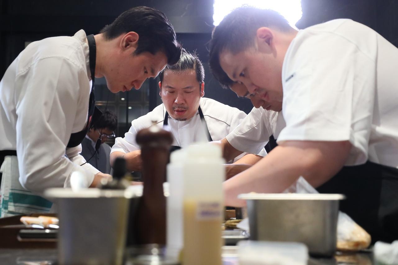 Bếp trưởng Jonathan và hành trình đi tìm sự chân thực trong ẩm thực tại Voyage