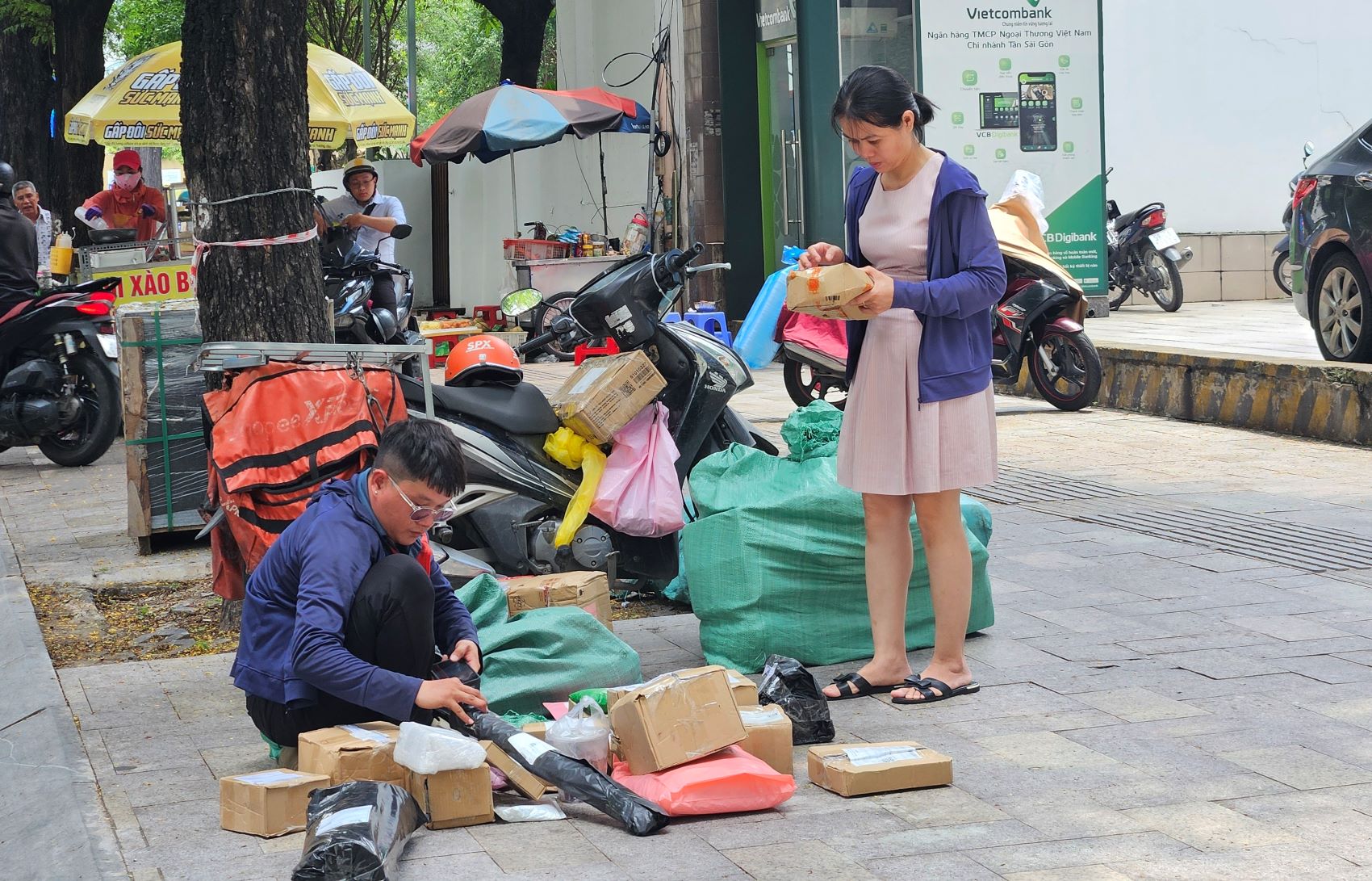Thị trường thương mại điện tử Đông Nam Á chạm 157 tỷ USD: Càng lớn, cuộc chơi càng chật chội?